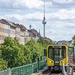 Apartment 33 H S-bahn Schoenhauser Allee *