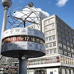33 H S-bahn Schoenhauser Allee Apartment
