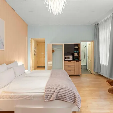 33 H S-bahn Schönhauser Allee Apartment *