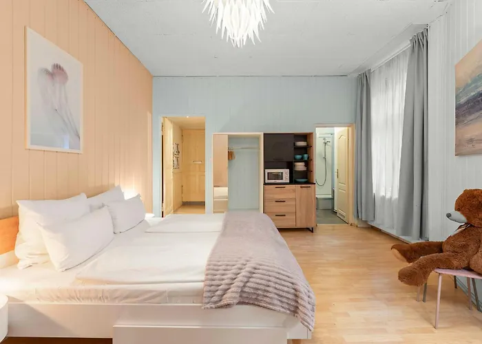 33 H S-bahn Schönhauser Allee Apartment *